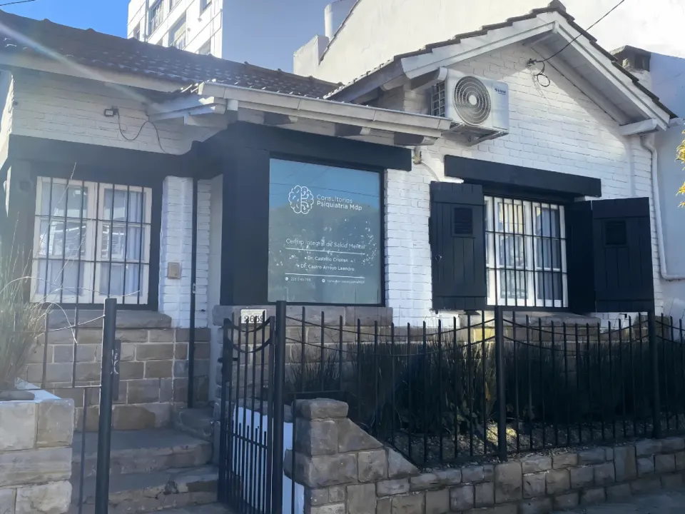 Fachada del Centro Marplatense de Salud Mental en San Lorenzo 2659, Mar del Plata